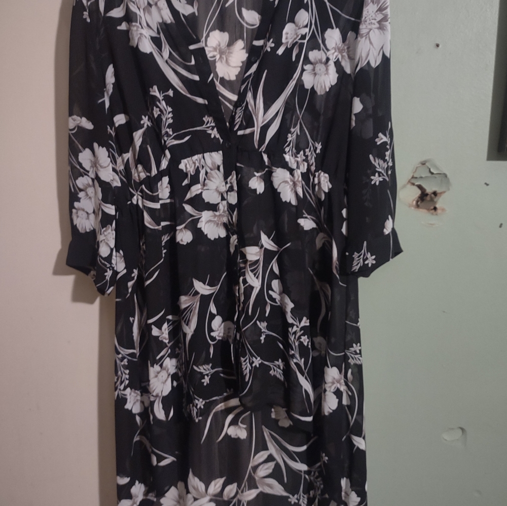 Black‎ and white floral Maurices dress size medium